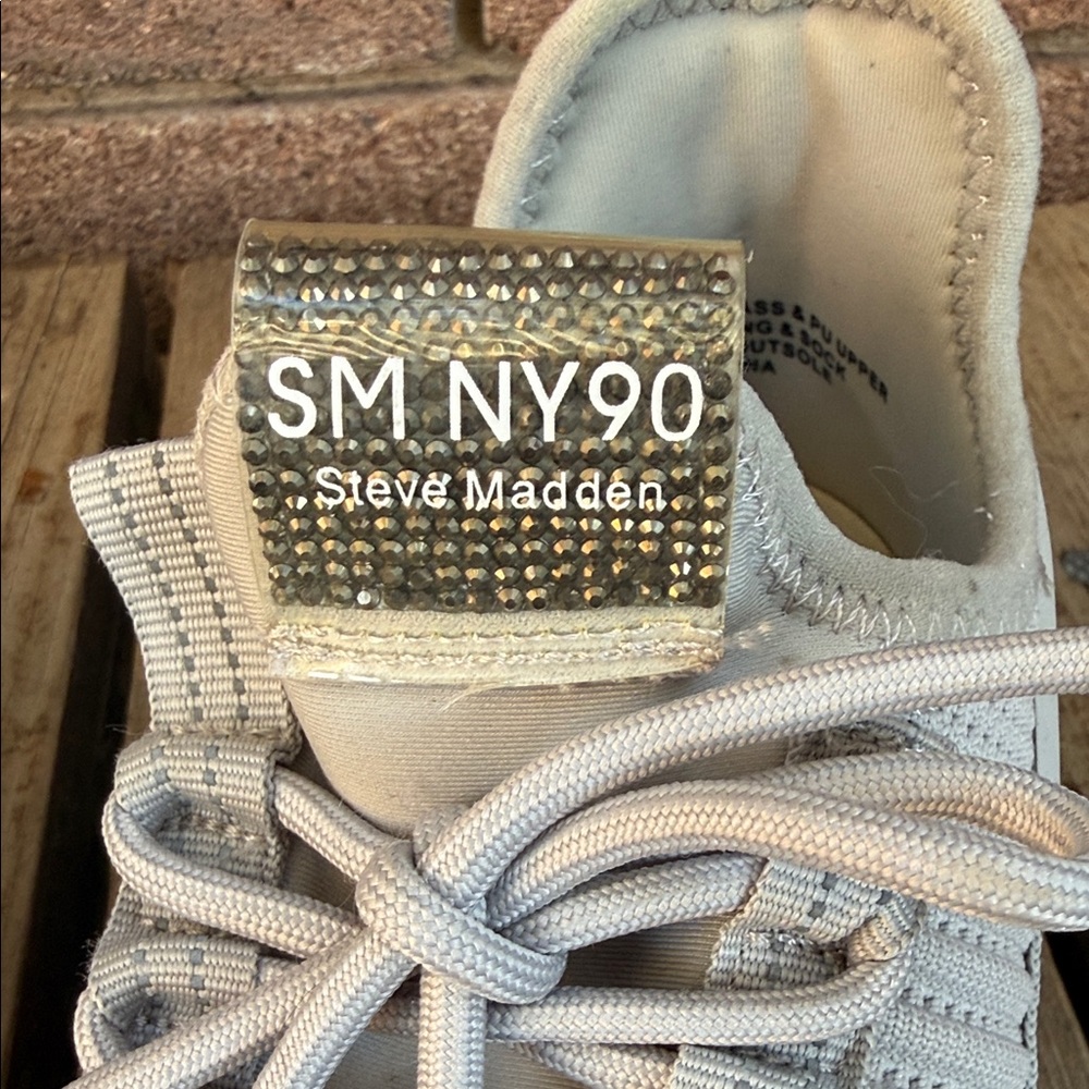 Steve Madden SM NY90 Gray Sneakers Size Women's 8.5 - Picture 2 of 8